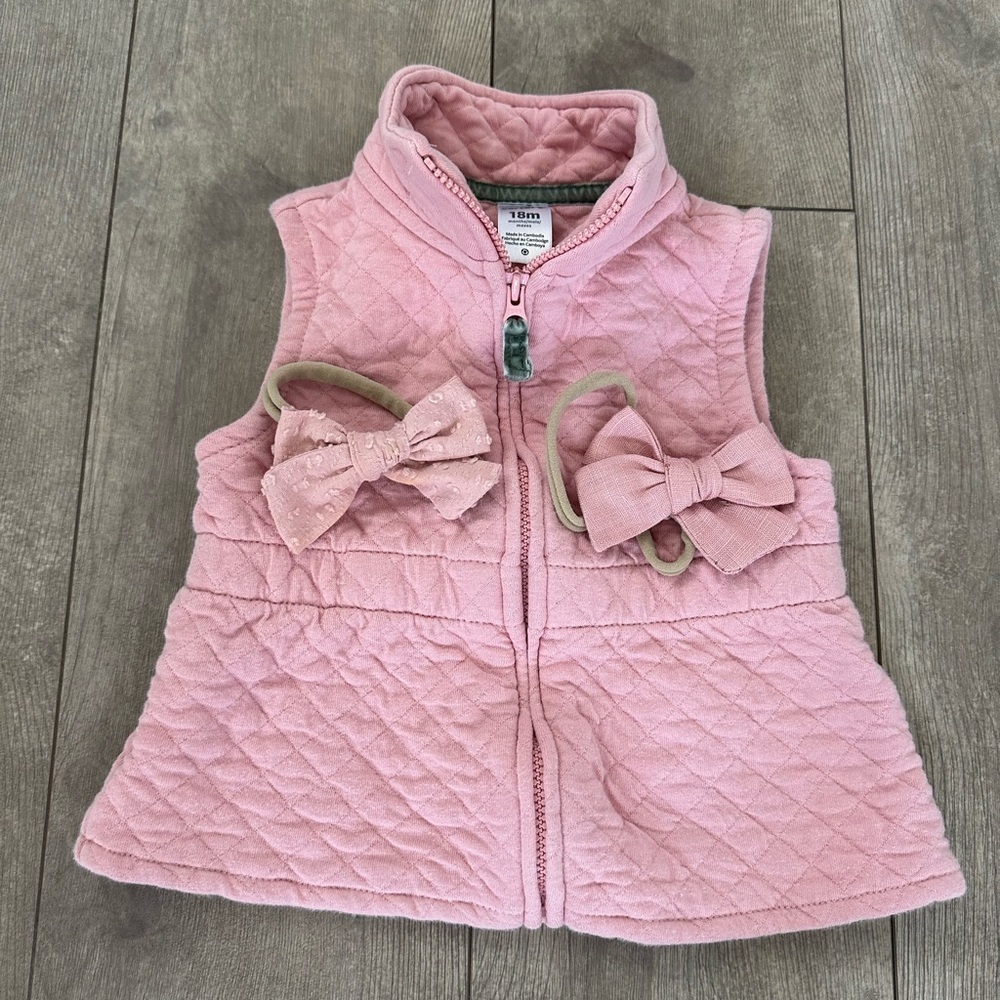 Carter’s 18 month baby girl zip vest jacket and matching bows - Picture 3 of 10